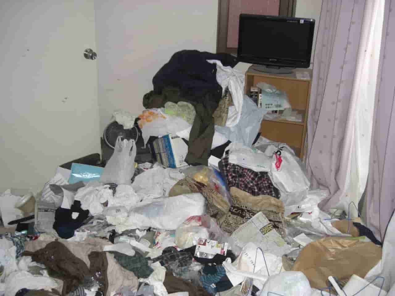 遺品整理現場でのゴミ屋敷、ゴミ部屋の様子 名古屋の遺品整理・死後事務専門の行政書士事務所